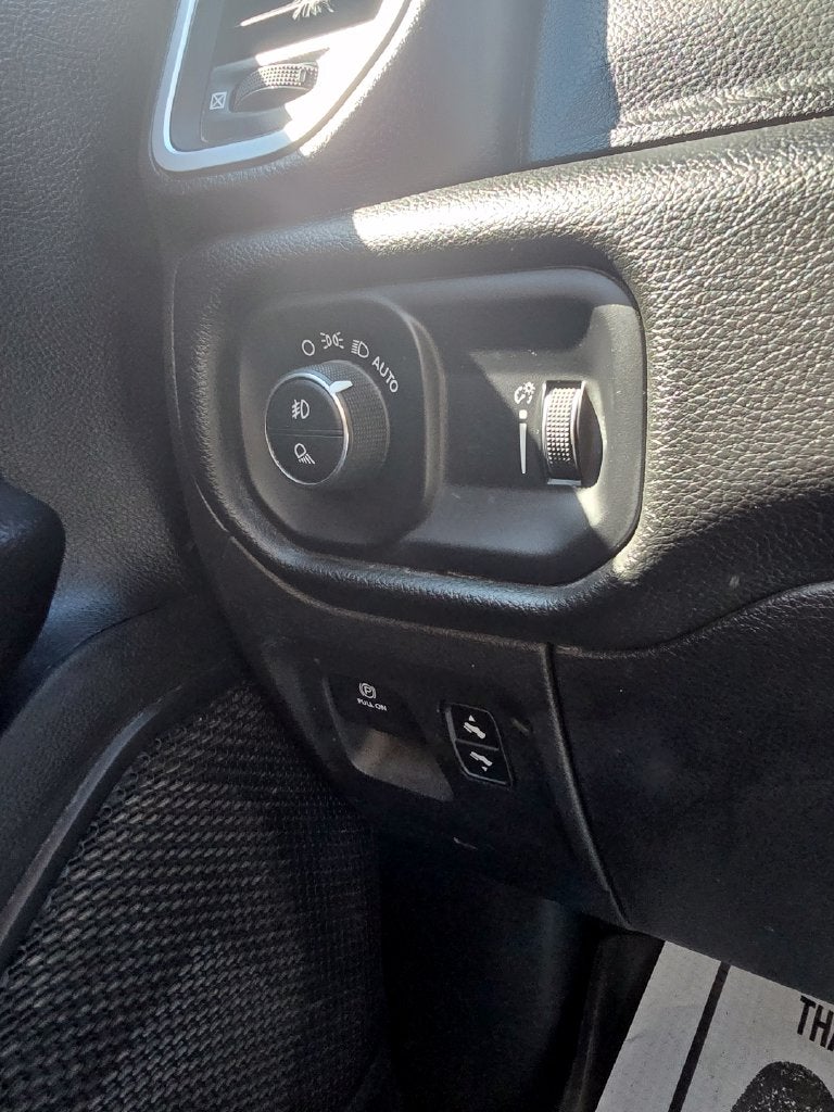 2023 RAM 1500 Big Horn Crew Cab 4x4 5'7' Box