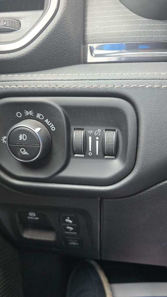 2022 RAM 1500 Limited Crew Cab 4x4 5'7' Box