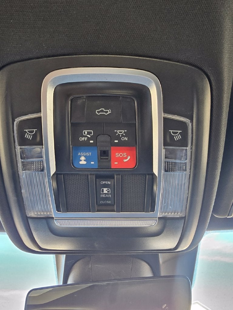 2023 RAM 1500 Laramie Crew Cab 4x4 5'7' Box