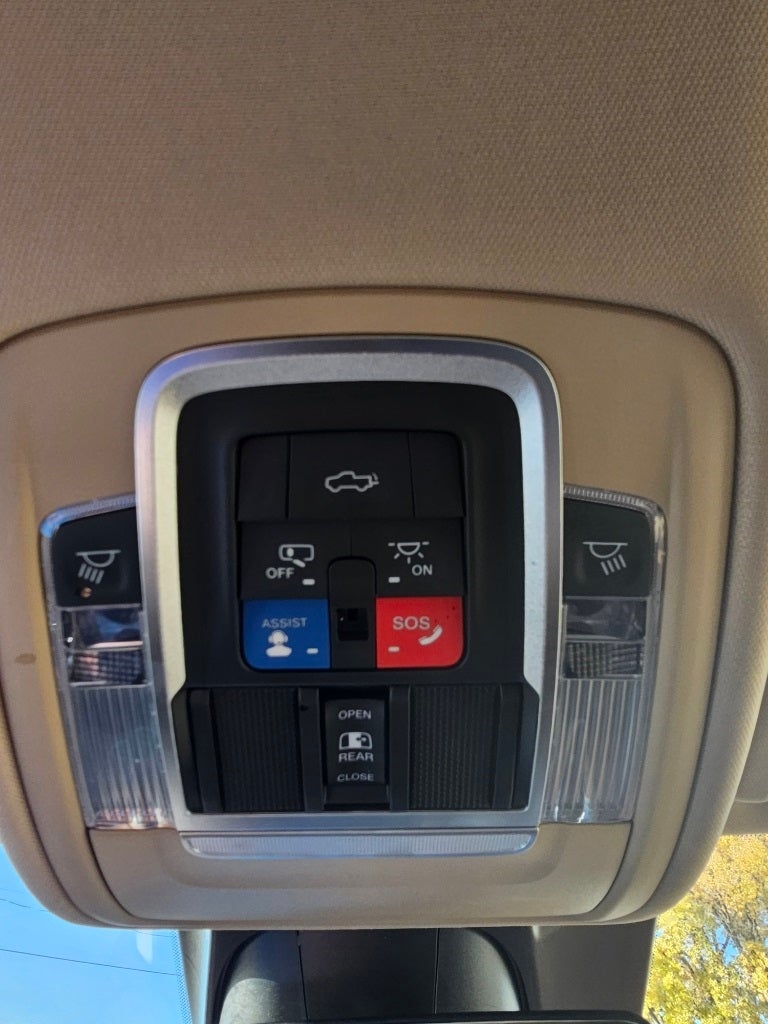 2021 RAM 1500 Laramie Crew Cab 4x4 5'7' Box