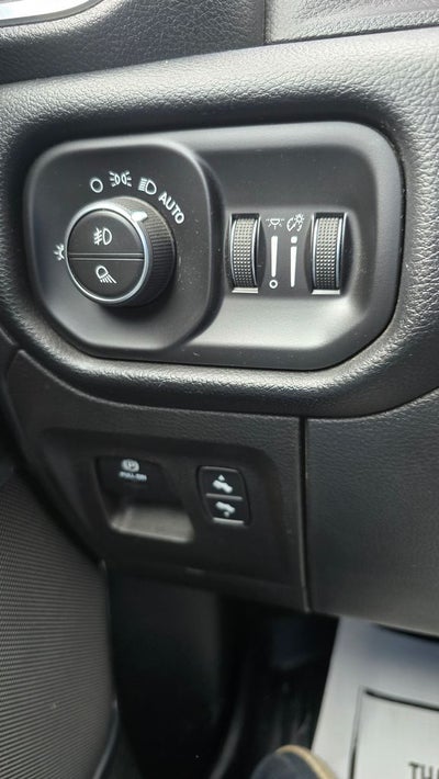 2021 RAM 1500 Laramie Crew Cab 4x4 5'7' Box