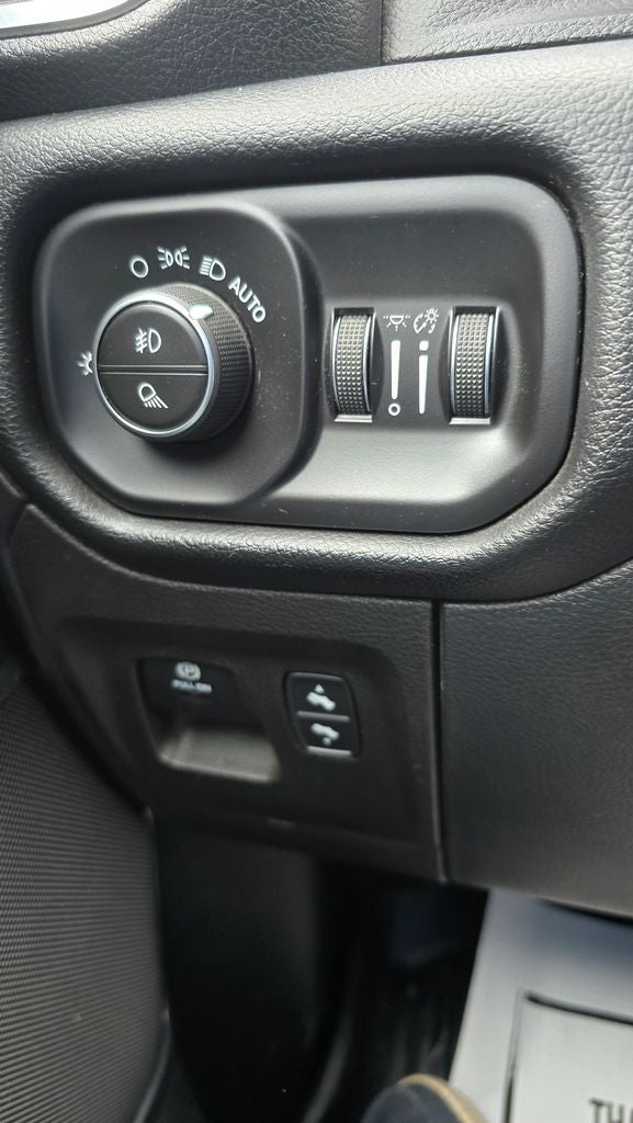 2021 RAM 1500 Laramie Crew Cab 4x4 5'7' Box