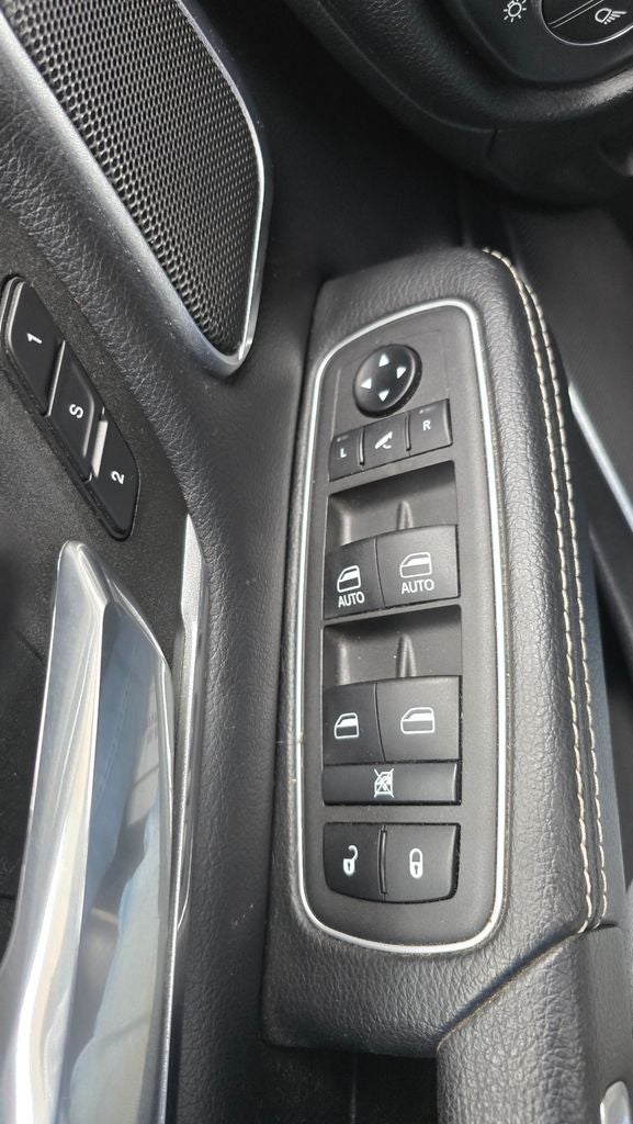 2021 RAM 1500 Laramie Crew Cab 4x4 5'7' Box