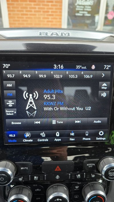 2021 RAM 1500 Laramie Crew Cab 4x4 5'7' Box