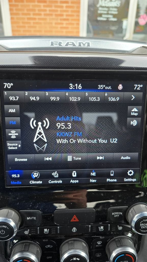 2021 RAM 1500 Laramie Crew Cab 4x4 5'7' Box