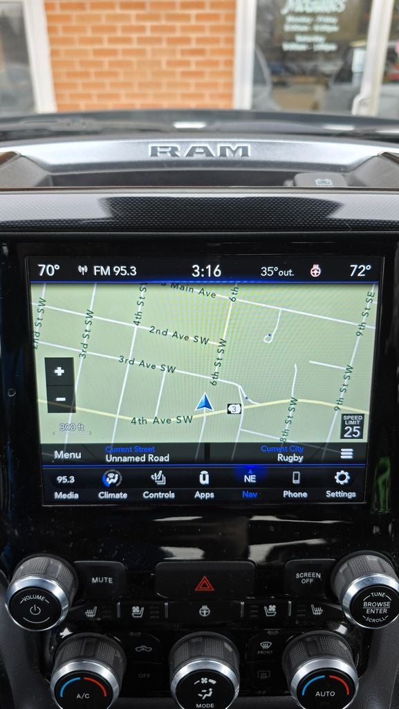 2021 RAM 1500 Laramie Crew Cab 4x4 5'7' Box