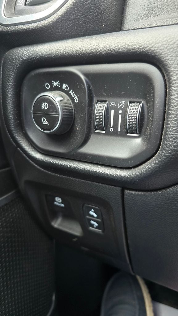 2021 RAM 1500 Laramie Crew Cab 4x4 5'7' Box