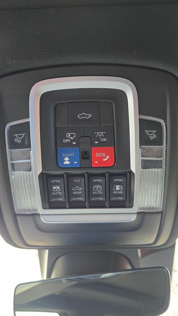 2021 RAM 1500 Laramie Crew Cab 4x4 5'7' Box