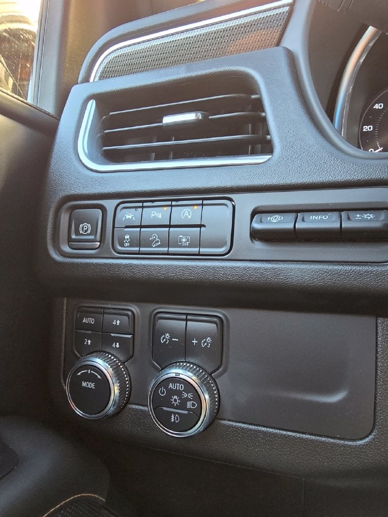 2024 GMC Yukon XL 4WD AT4