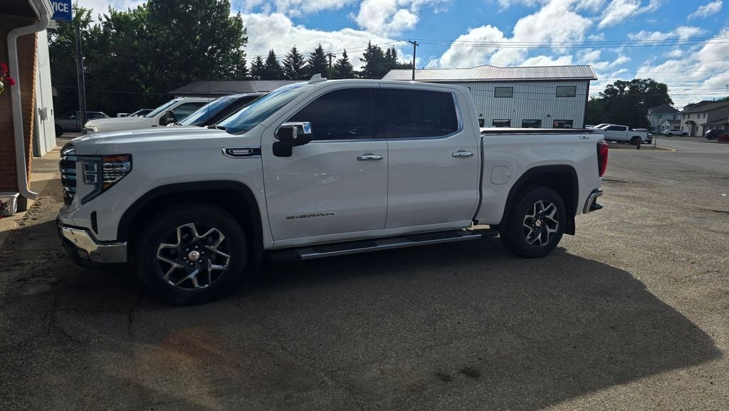 2023 GMC Sierra 1500 4WD Crew Cab Short Box SLT