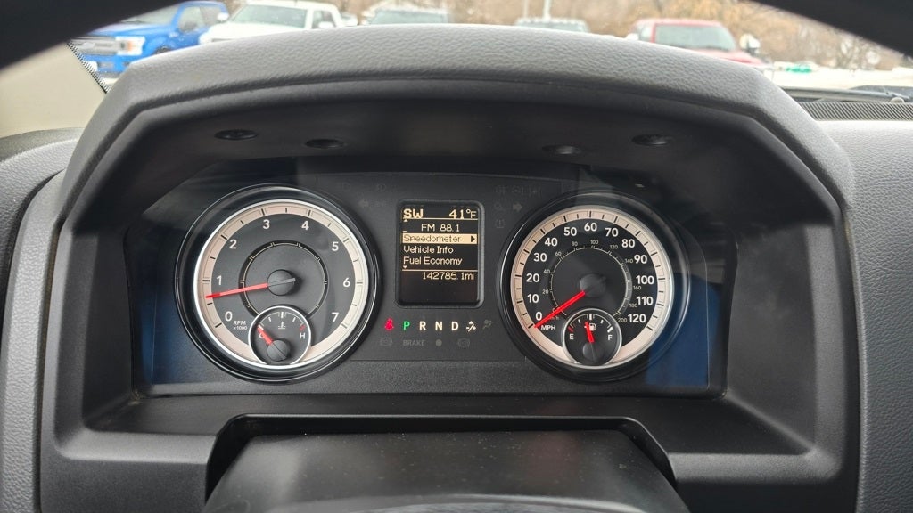 2017 RAM 1500 Express Crew Cab 4x4 5'7' Box