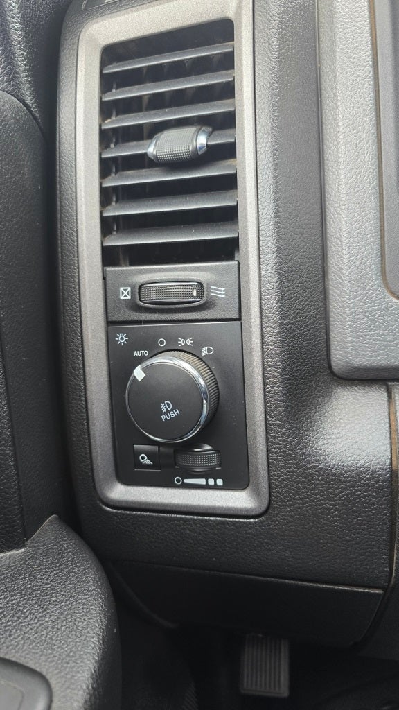 2017 RAM 1500 Express Crew Cab 4x4 5'7' Box