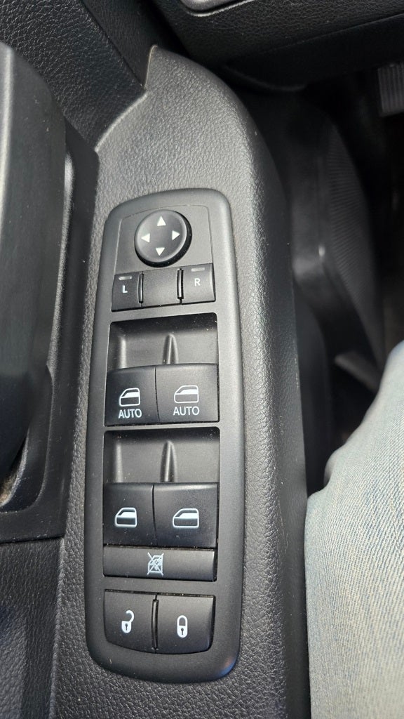 2017 RAM 1500 Express Crew Cab 4x4 5'7' Box