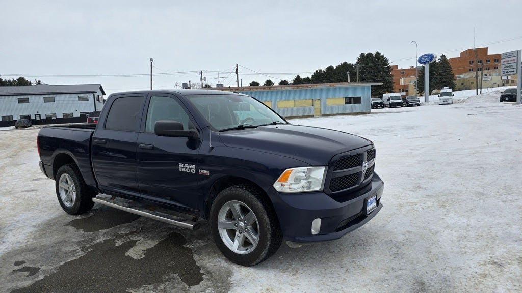 2017 RAM 1500 Express Crew Cab 4x4 5'7' Box