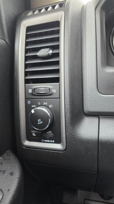 2018 RAM 1500 Express Crew Cab 4x4 5'7' Box