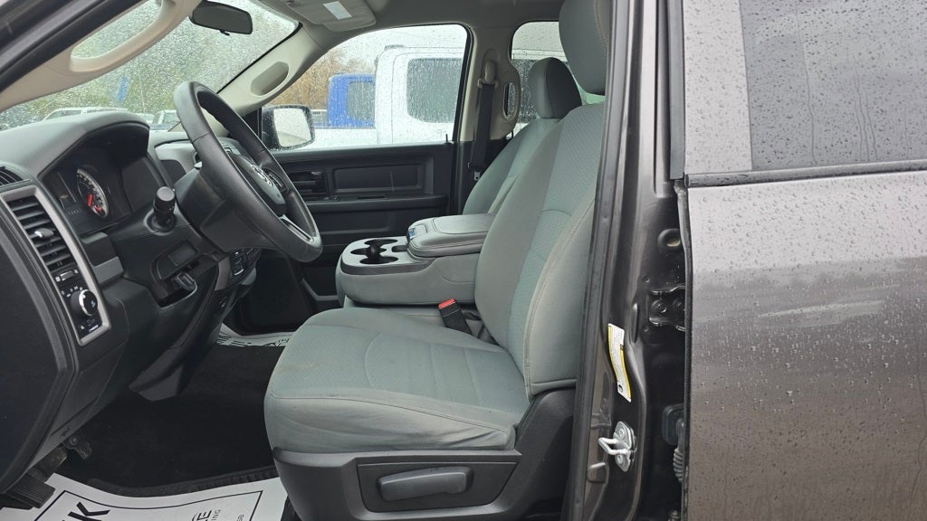 2018 RAM 1500 Express Crew Cab 4x4 5'7' Box