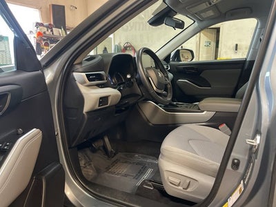 2022 Toyota Highlander LE