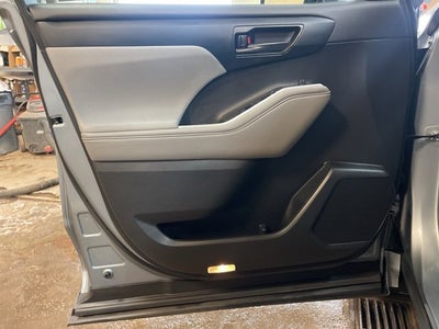 2022 Toyota Highlander LE