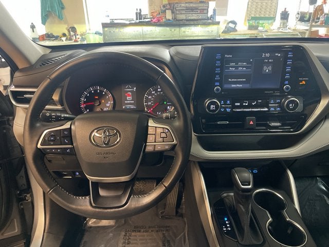 2022 Toyota Highlander LE