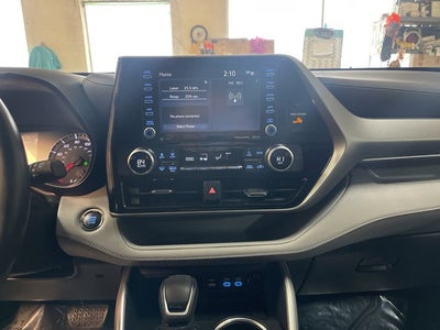 2022 Toyota Highlander LE