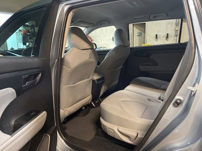 2022 Toyota Highlander LE