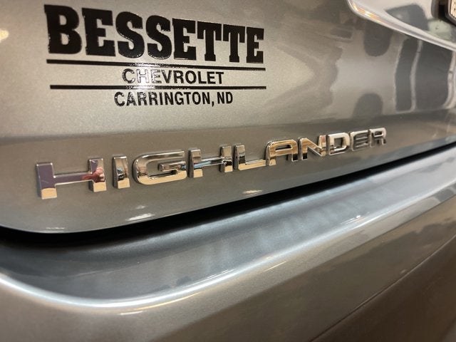 2022 Toyota Highlander LE