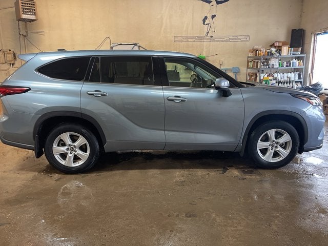 2022 Toyota Highlander LE