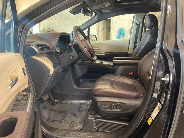2022 Toyota Sienna Platinum