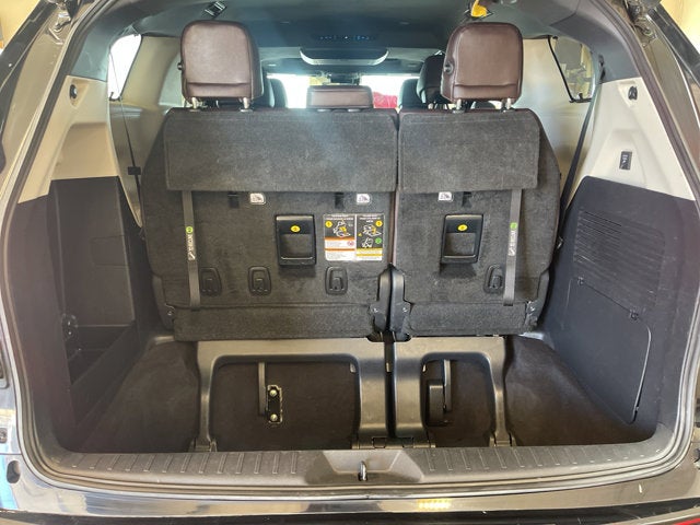 2022 Toyota Sienna Platinum