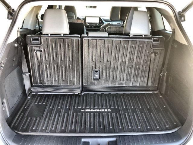 2023 Toyota Highlander Hybrid Bronze Edition