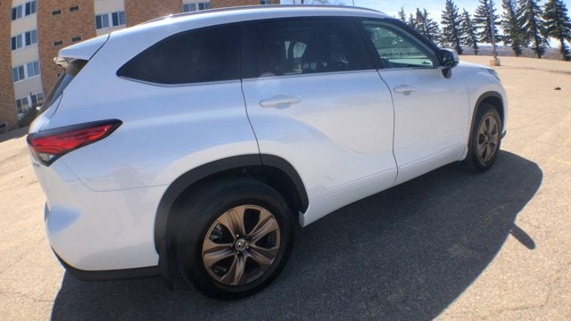 2023 Toyota Highlander Hybrid Bronze Edition