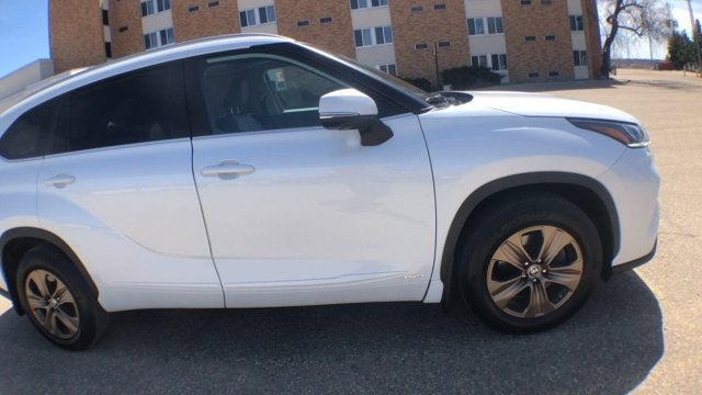 2023 Toyota Highlander Hybrid Bronze Edition