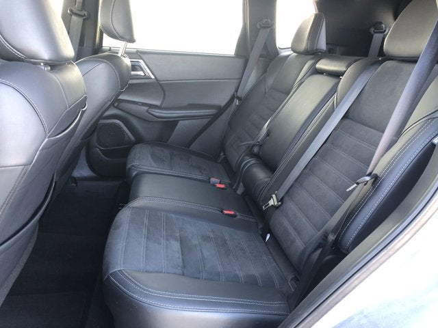 2024 Mitsubishi Outlander Base