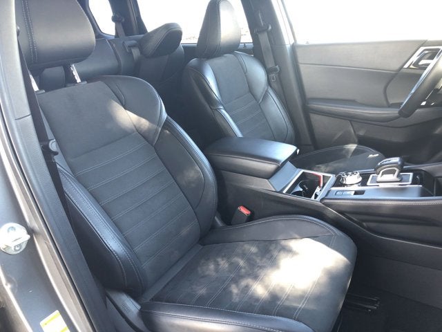 2024 Mitsubishi Outlander Base