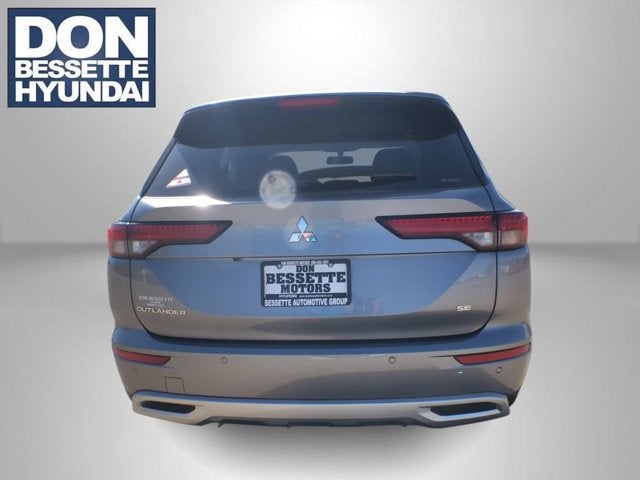 2024 Mitsubishi Outlander Base