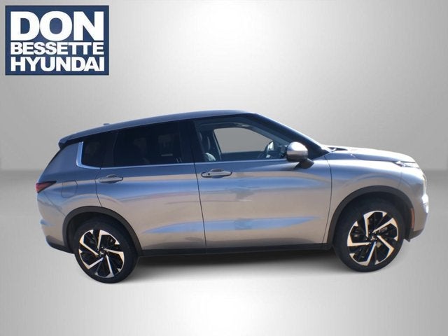 2024 Mitsubishi Outlander Base