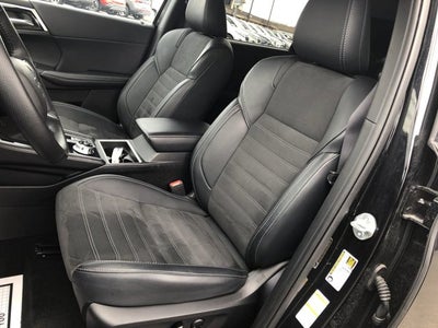 2024 Mitsubishi Outlander Base