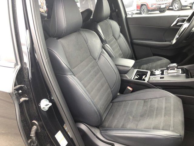 2024 Mitsubishi Outlander Base