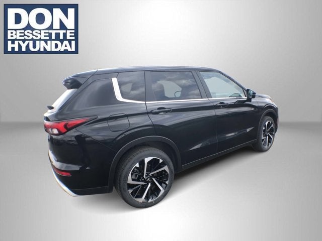 2024 Mitsubishi Outlander Base